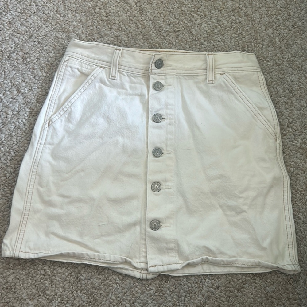 WHITE LEVI SKIRT